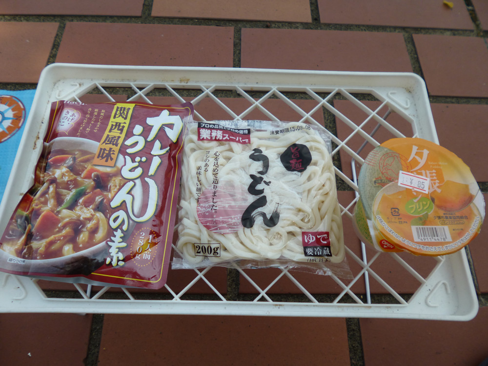豊川市内の業務スーパーで買った昼ごはん さすが安かった