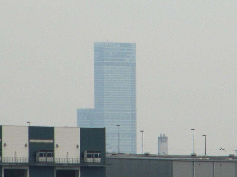 遠くには今のところ日本一高いビルで有名な 阿倍野ハルカスが見えま