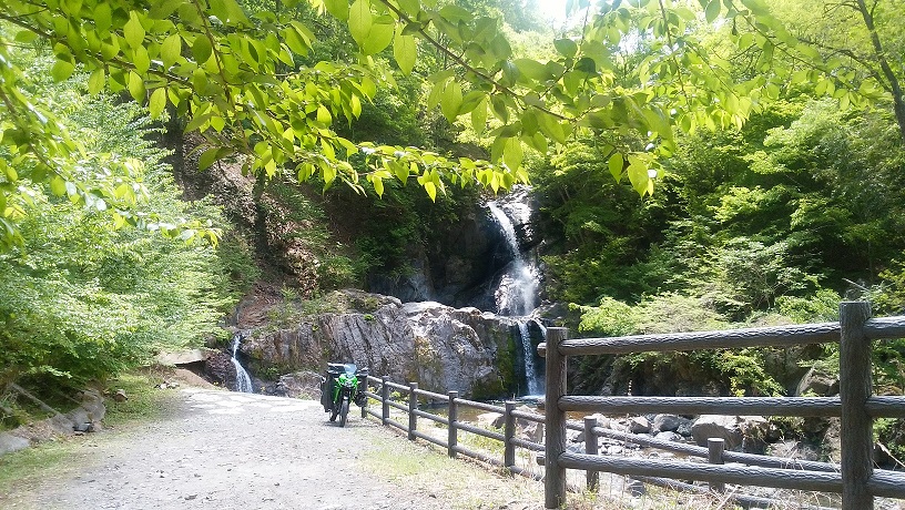 綺麗な滝がありました 龍神の滝だそうで