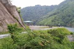 徳山ダムを越えて、トンネルを3本ぐらい抜けた先にある四阿です。通