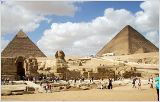 ２月中旬　夫の希望で、エジプトのカイロへピラミッドを見に行きます
