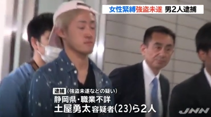 　今月１２日、東京・新宿区の住宅に３人組の男が押し入り、女性の手