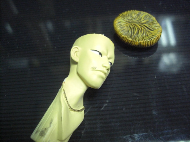 仁さん  パルコ独特のパイナップルヘアをブッタ切り、彫刻等と紙ヤ