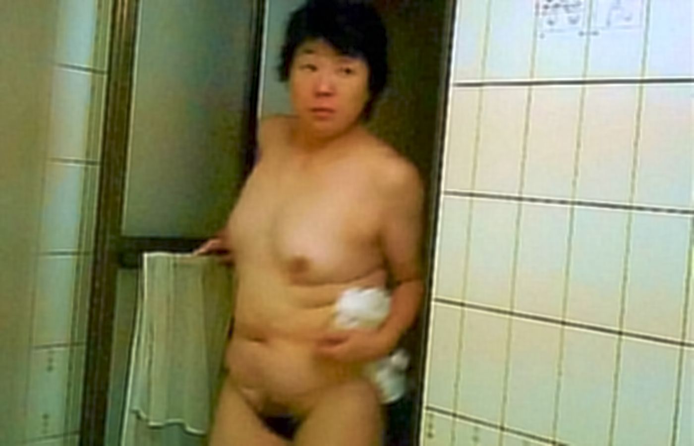 入浴盗撮…浴室内の巻