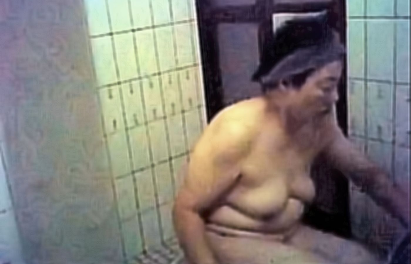 入浴盗撮…浴室内の巻