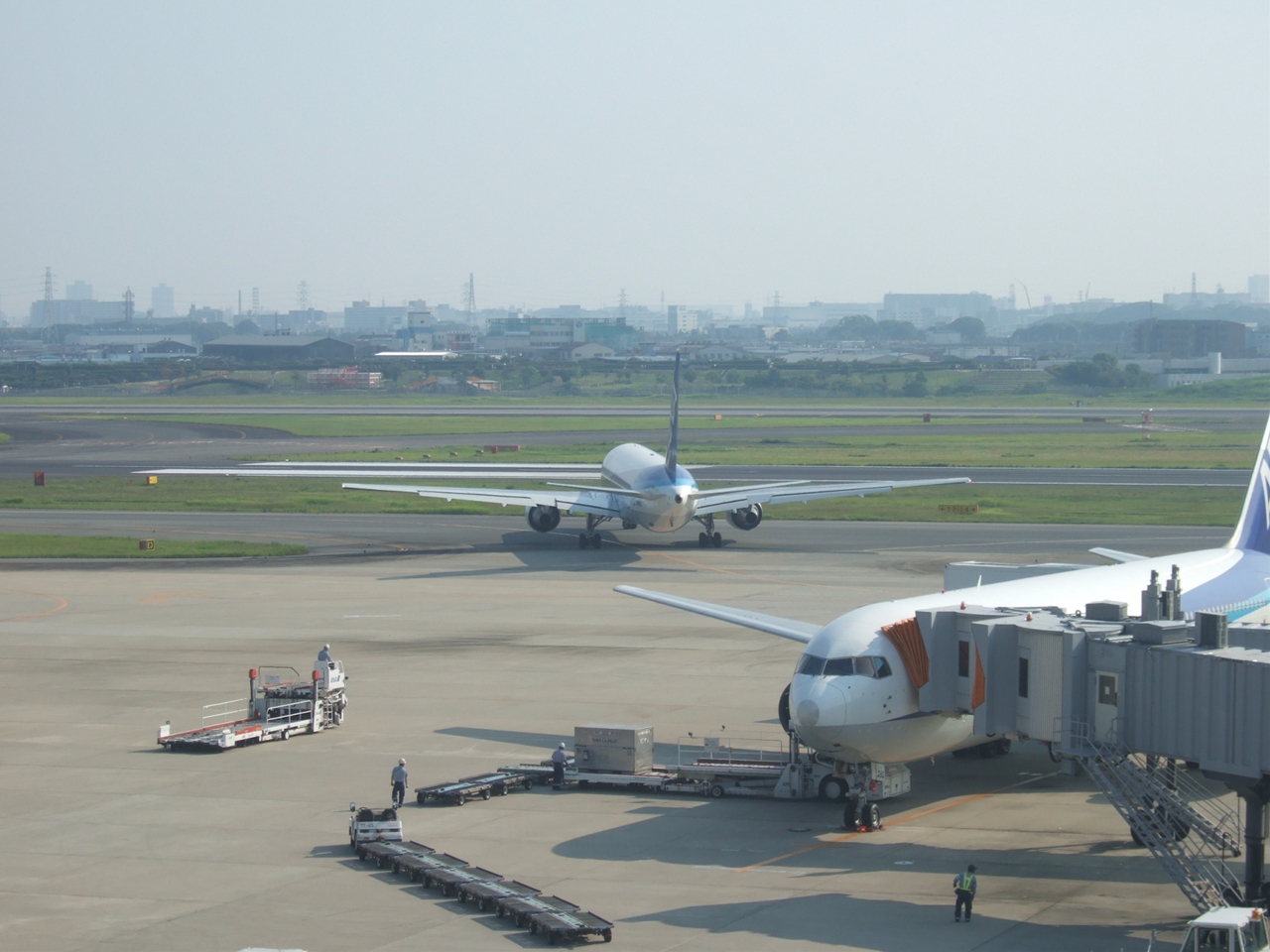 飛行機のアナル丸見えだわー