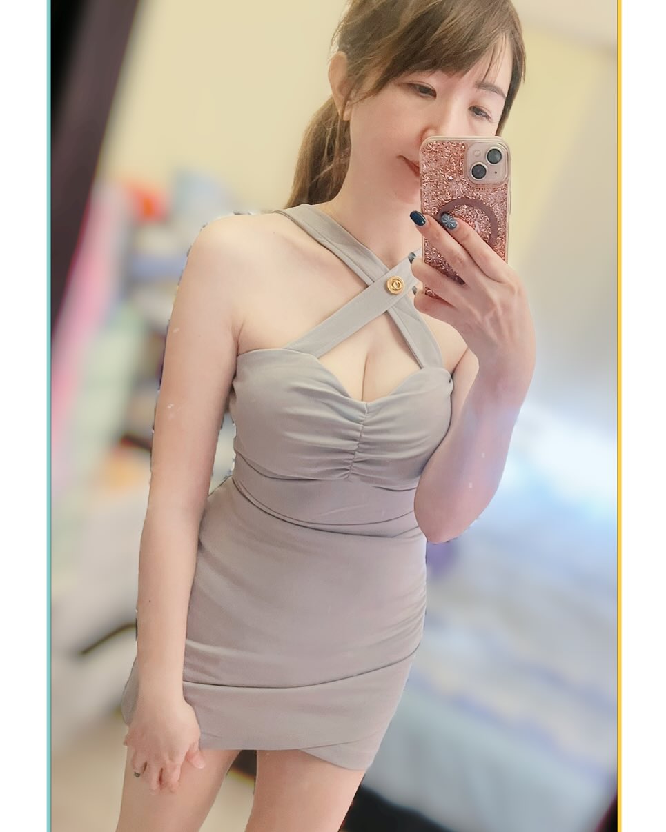 40歳の熟女モデルです。 本当にひとりで退屈してて…もしよければ