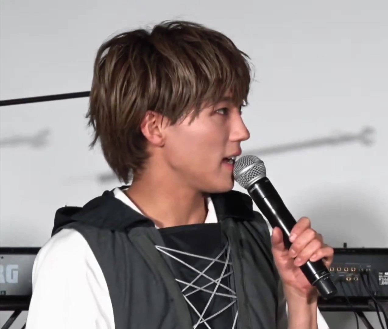v(・∀・*)