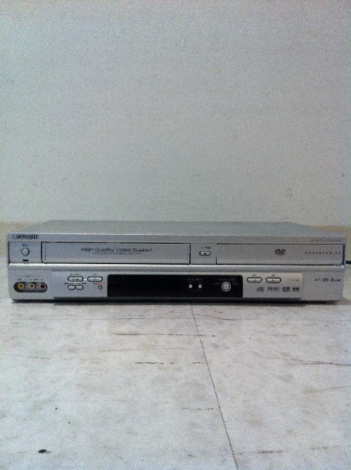 VHSとDVDが閲覧できるデッキ(三菱DJ-VG130)です リ